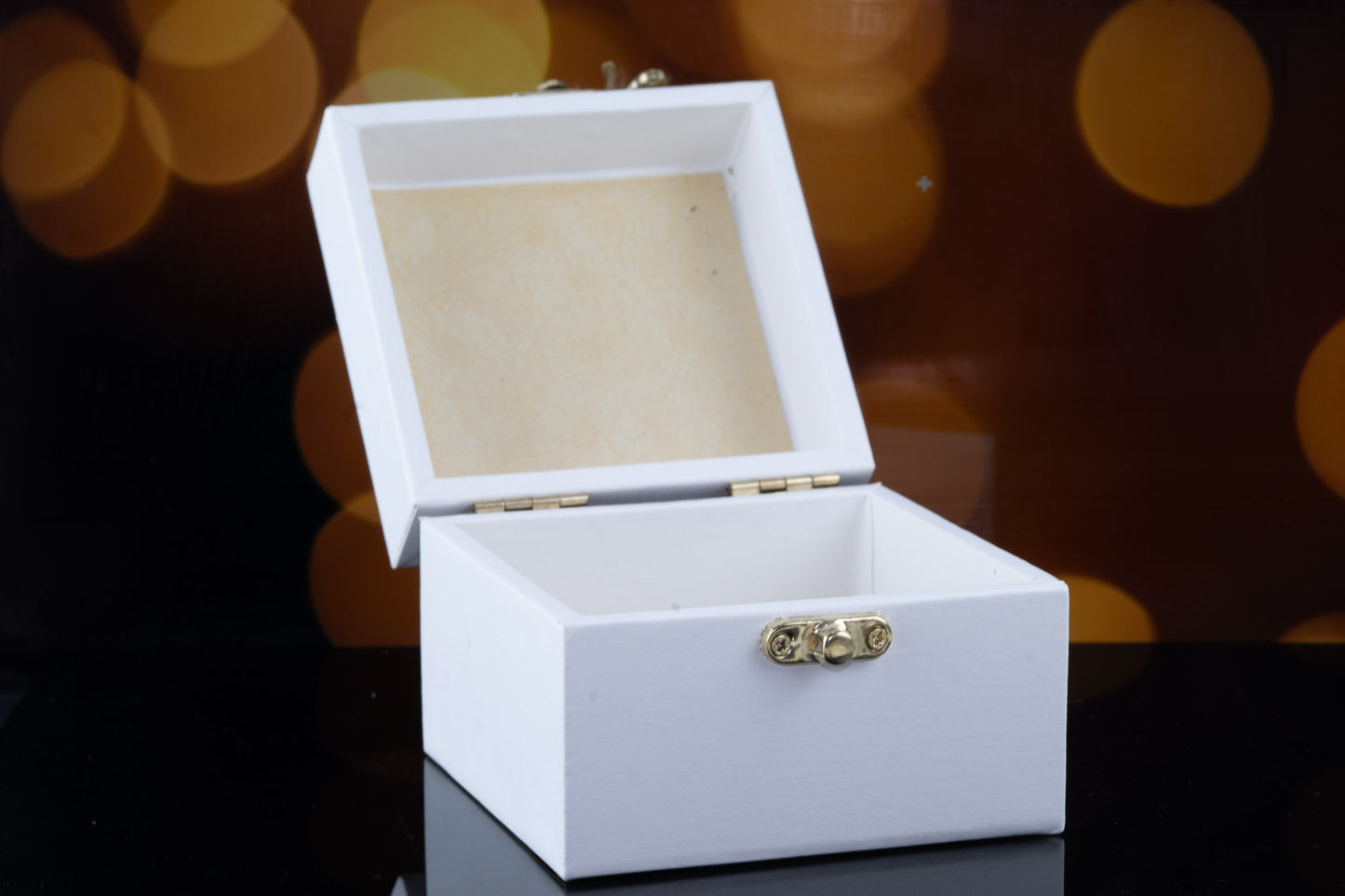 White mini trunk