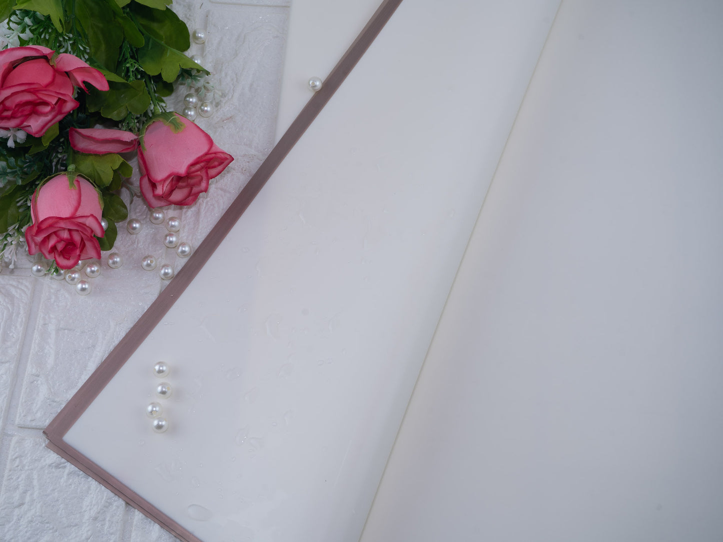 Bouquet sheet white golden lining