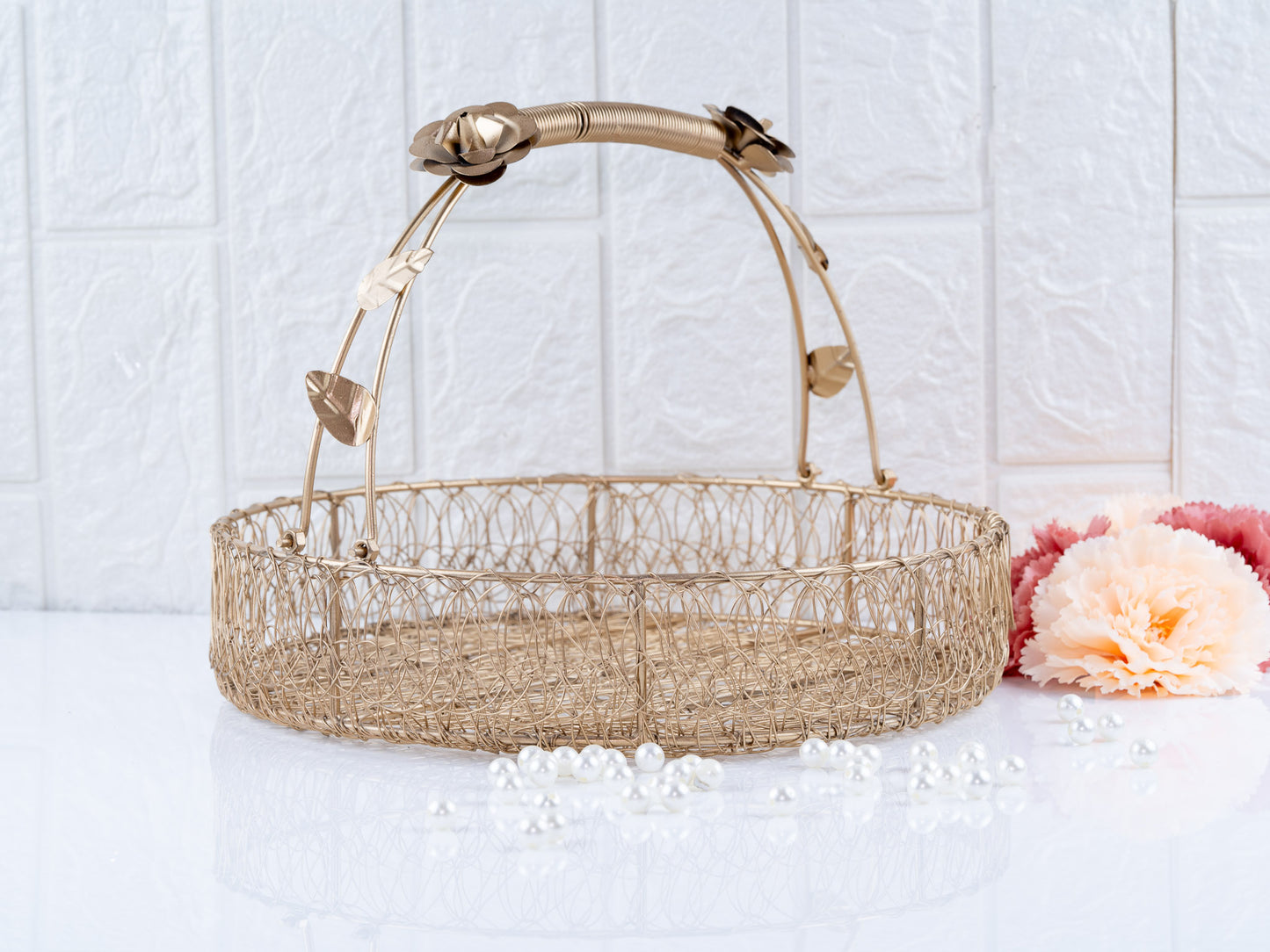 Metal basket with rose handle