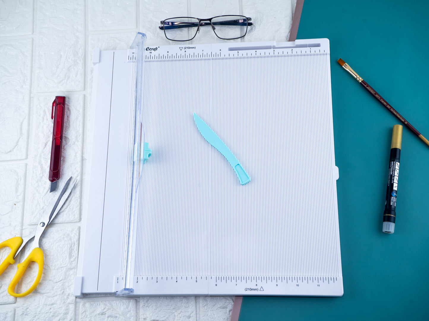 Foldable scoreboard and paper trimmer (12*12")