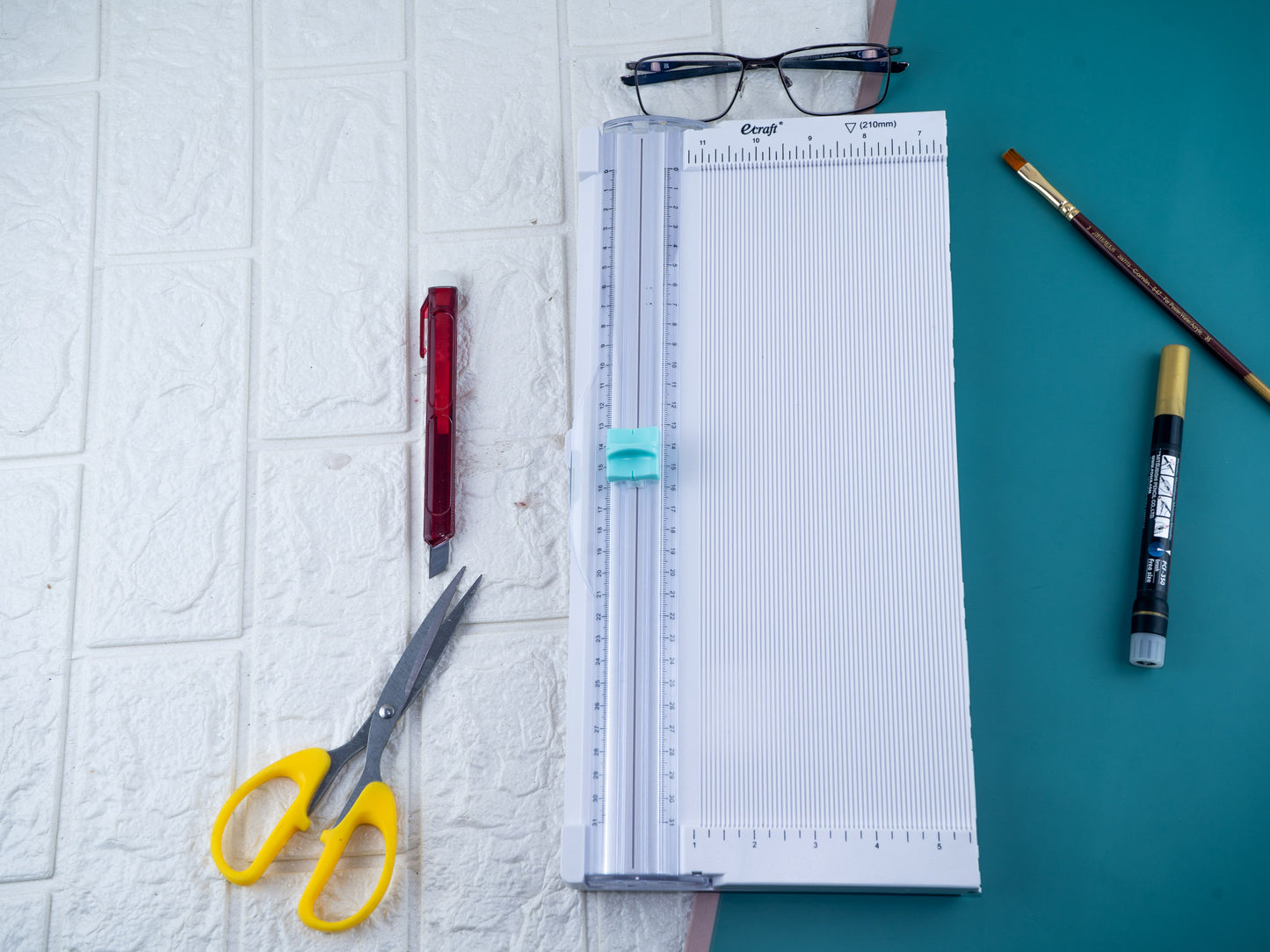 Foldable scoreboard and paper trimmer (12*12")