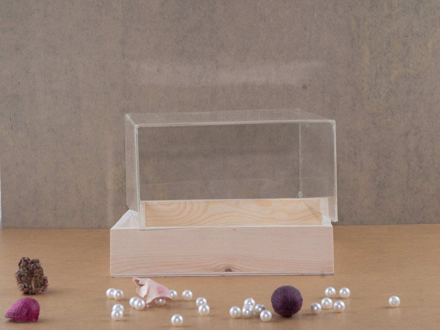 Pinewood box with acrylic top (9*9*4")