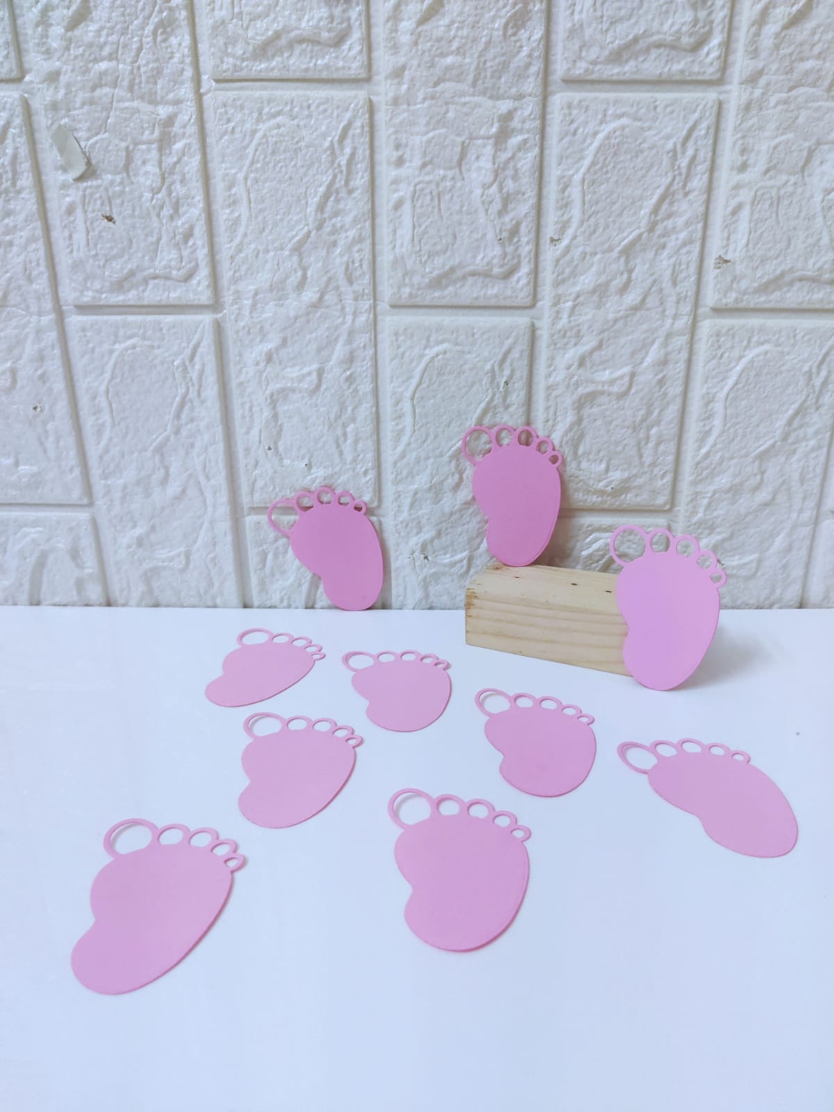 Baby feet die cuts (pack of 25)