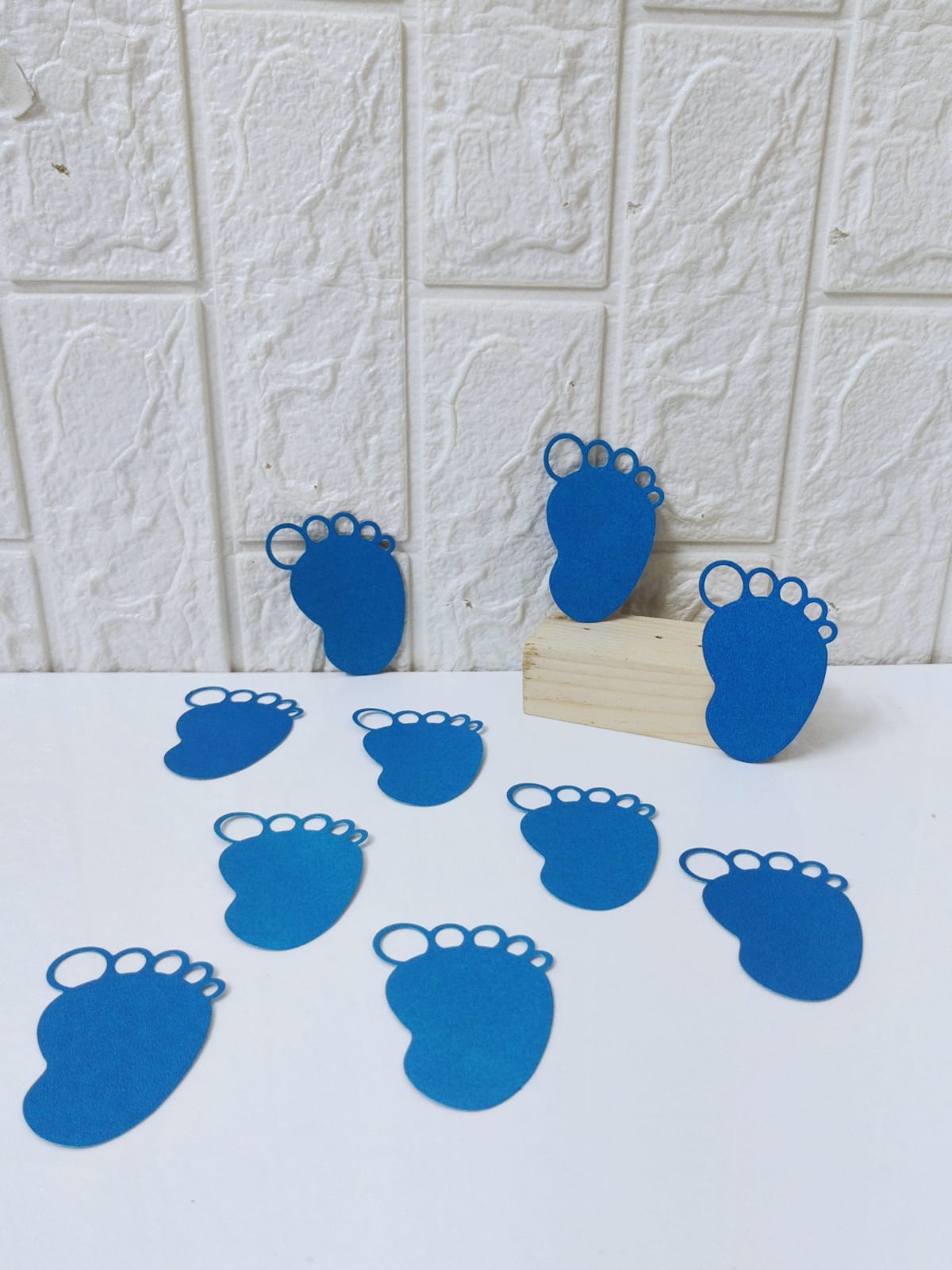 Baby feet die cuts ( pack of 25)