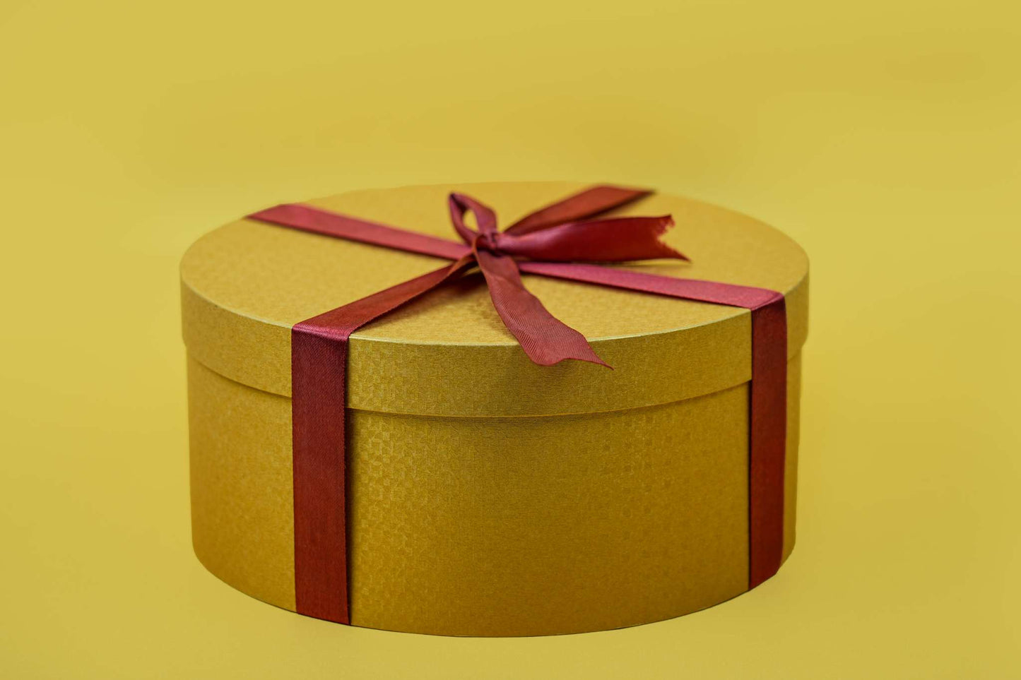 Golden Luxe Round Hamper Box
