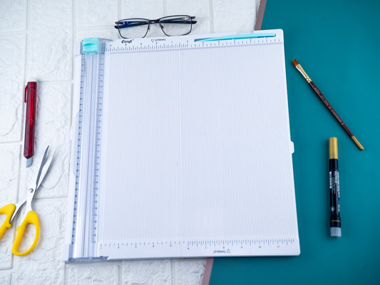 Foldable scoreboard and paper trimmer (12*12")